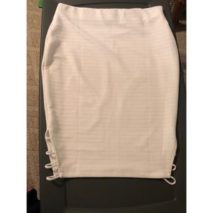 Bisou Bisou White Pencil Skirt size L